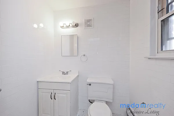 Rented by Moda Realty | media 29
