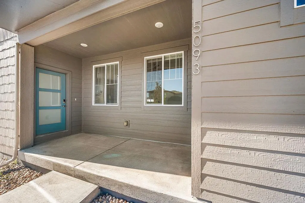 5093 McKinnon Ct — Photo 2