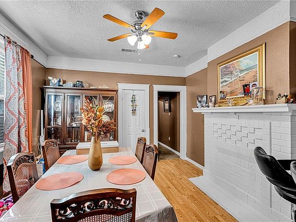 4th image of 2526-28 Annette St