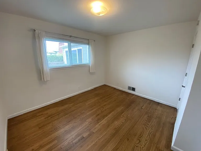920 Crest Ave — Photo 30