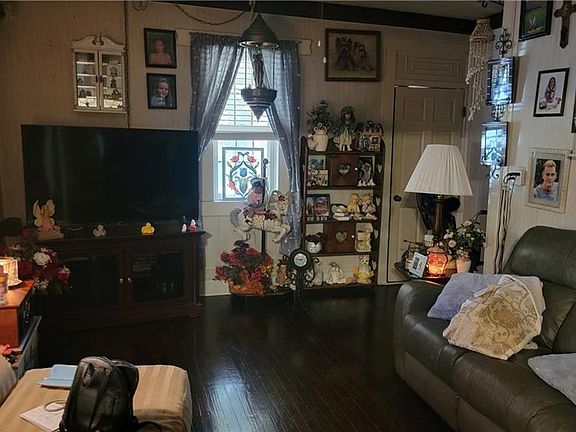 5th image of 503 N Silver St