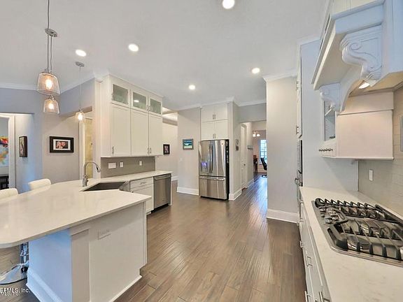 2nd image of 406 Eagle Rock Dr