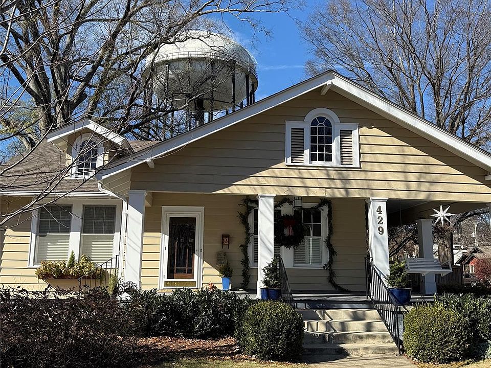 2nd image of 429 Clarice Ave