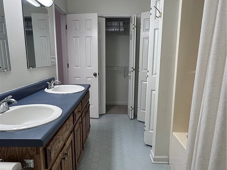 1535 Londonderry Pl — Photo 23