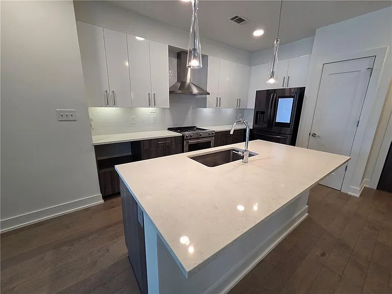 775 Juniper St NE #428 — Photo 3