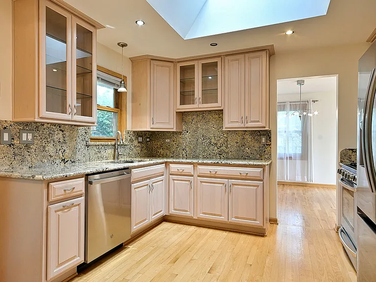 2360 N Drury Ln — Photo 8
