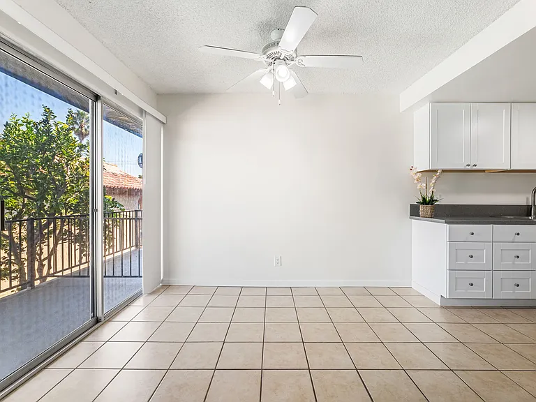 Sunny, renovated kitchen and private balcony