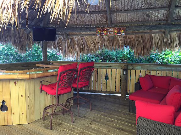 Tiki Hut and Bar/TV/Fridge