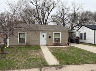1427 Hutton St, Des Moines, IA 50316