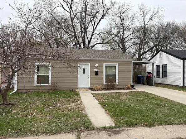 1427 Hutton St, Des Moines, IA 50316