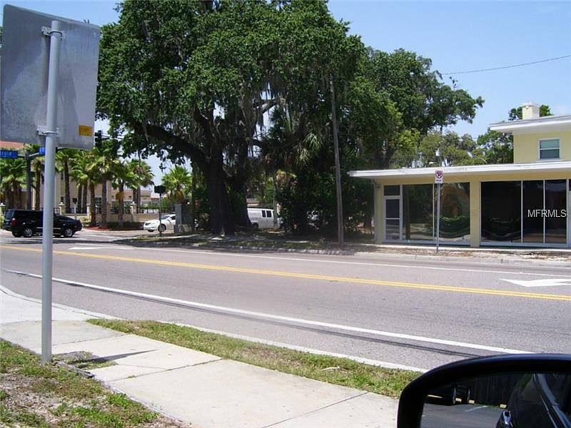 2nd image of 501 Druid Rd E
