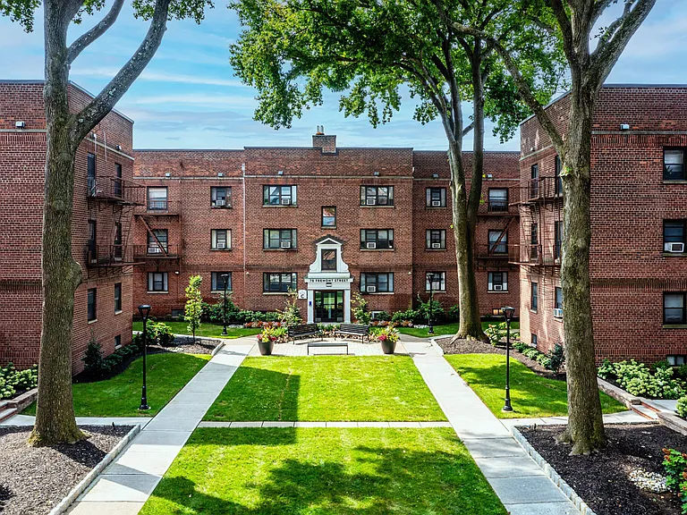 Franklin Manor — Photo 14