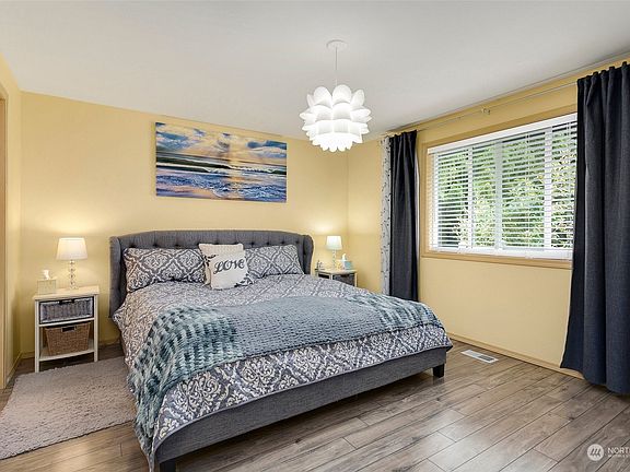 5th image of 6221 73rd Avenue NE
