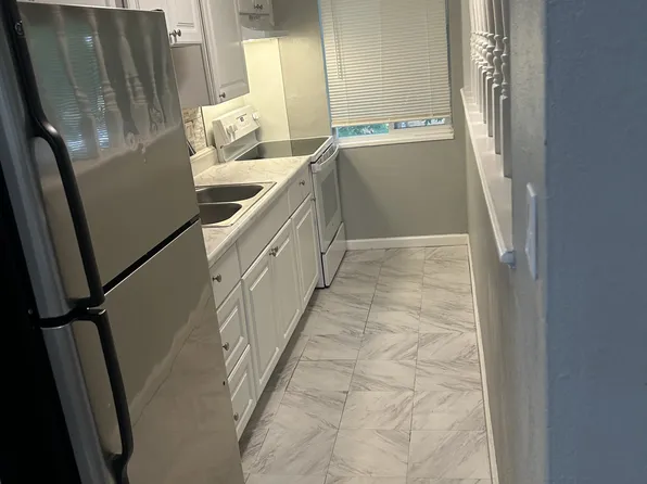 3615 S Knox Ct APT 201, Denver, CO 80236