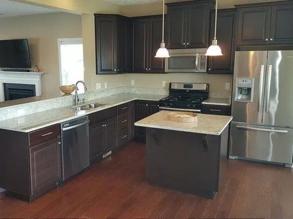 776 Freedom Dr, Collier Township, PA 15106