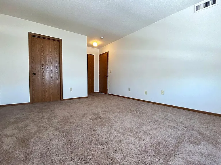 9741 Grand Ave S — Photo 38