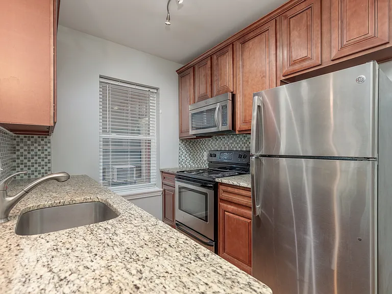 6044 Washington Blvd #1E — Photo 10