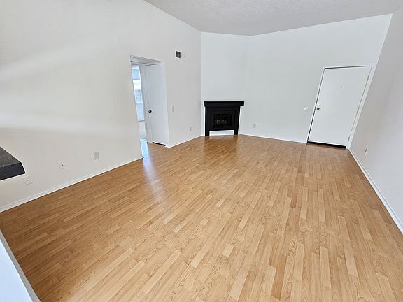 5th image of 5718 Camellia Ave APT 203