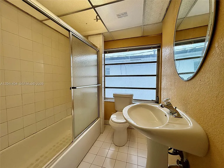 913 NW 22nd Pl #0 — Photo 8
