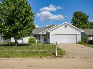 2704 Fieldcrest Dr, Urbana, IL 61802