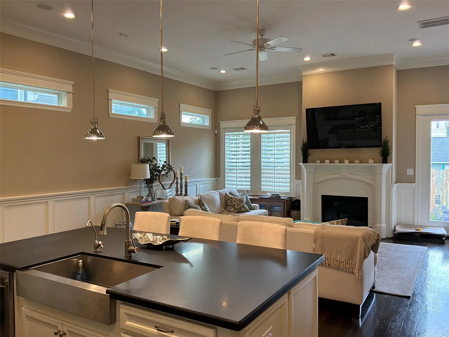 3 bed, 2.5 bath, 2900 sqft, $5,600 — Photo 3