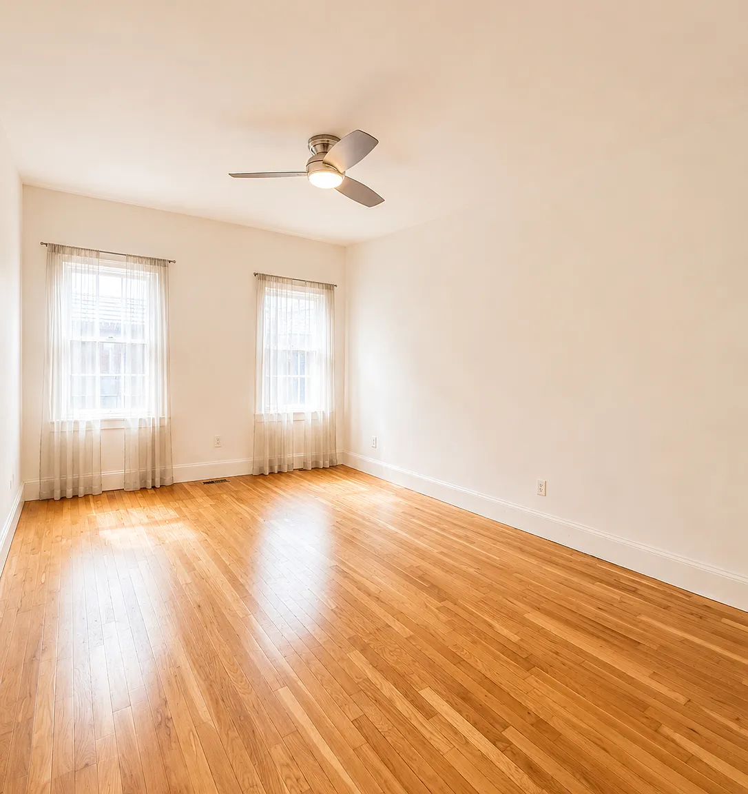 3 bed, 1200 sqft, $3,200 — Photo 4