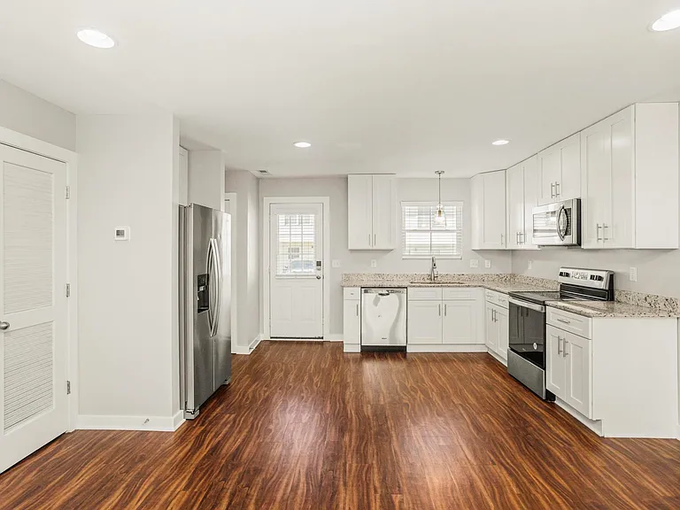 309 Myatt Dr #E — Photo 8