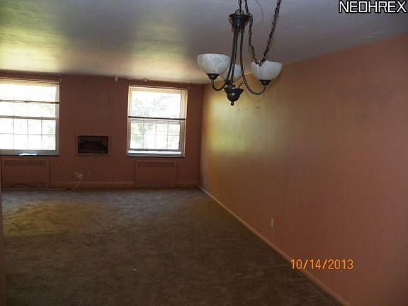 5th image of 19101 Van Aken Blvd APT 326