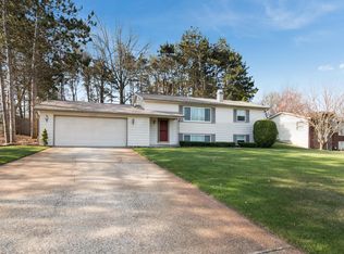3004 Memorial Dr, Holland, MI 49424