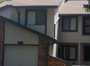 2028 Painted Leaf Dr, Maryland Heights, MO 63043