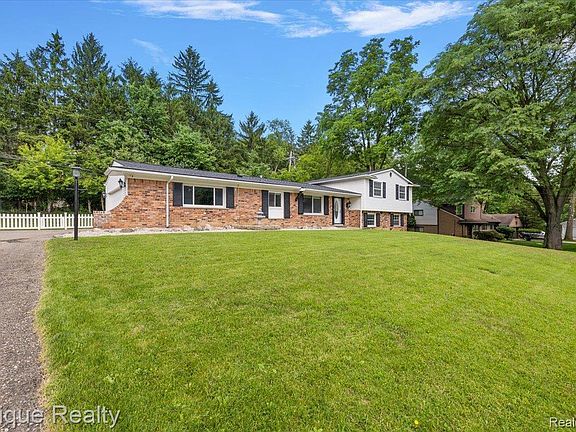 4th image of 7033 Pebblecreek Rd