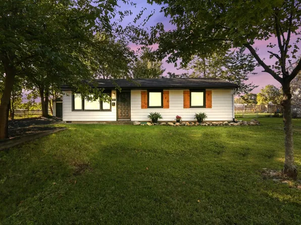 384 Briarwood Dr, Valparaiso, IN 46385