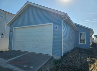 617 17th Ave, Silvis, IL 61282