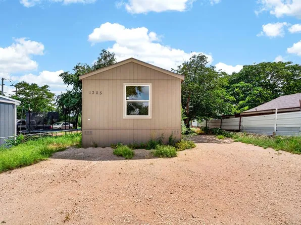 1305 N Tom Green Ave, Odessa, TX 79761