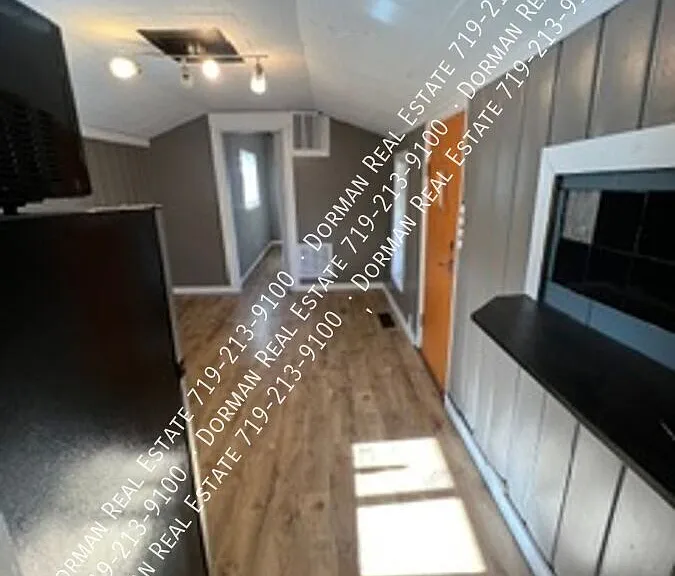 229 1/2 Lilac St — Photo 3