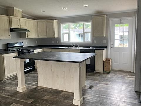 2nd image of 27 W Canyon Dr #374