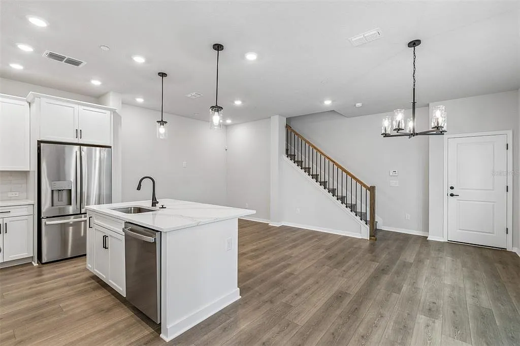 3 bed, 2.5 bath, 1932 sqft, $3,800 — Photo 3