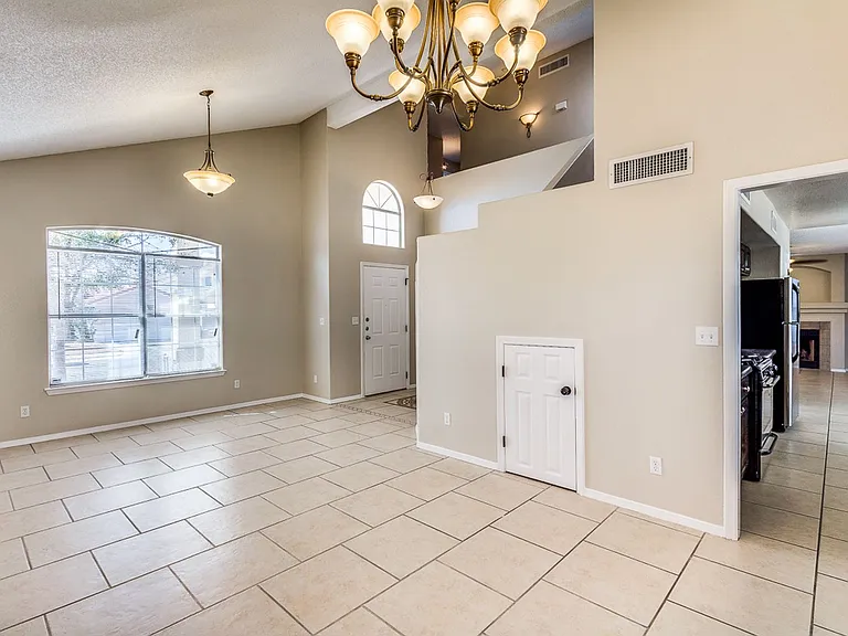 900 Tecate Pl — Photo 6
