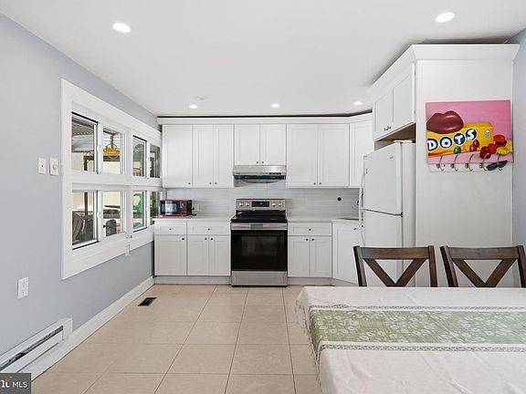 5th image of 632 Durham Rd