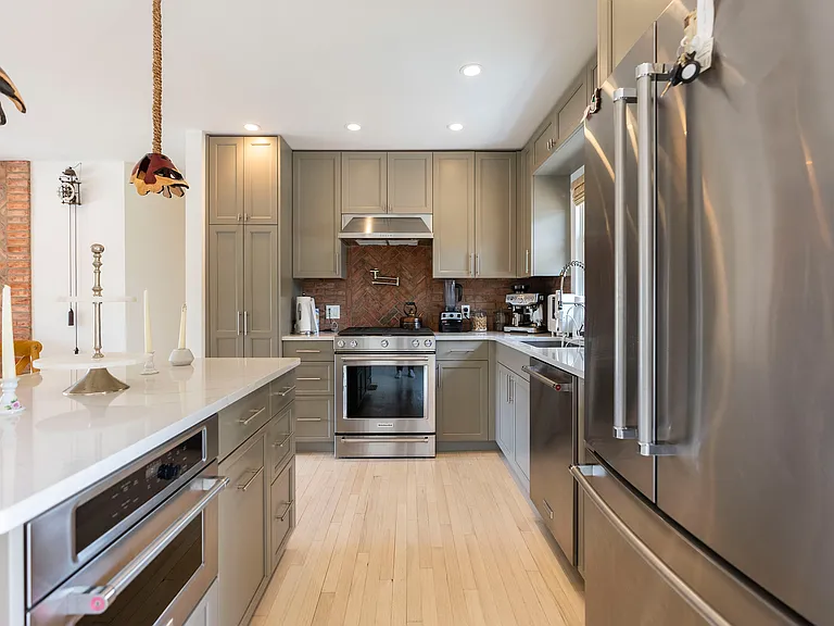 35 Sylvan Ln — Photo 3