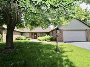11 Valley High Est, Pekin, IL 61554