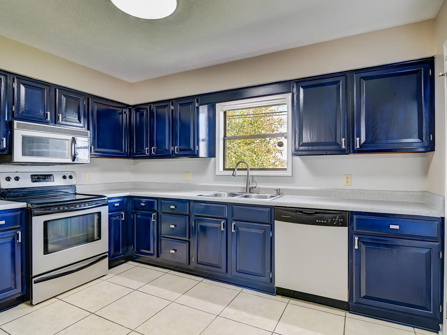 199 Lancashire Dr — Photo 4