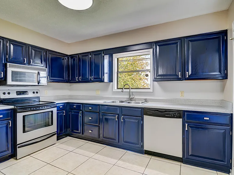 199 Lancashire Dr — Photo 4