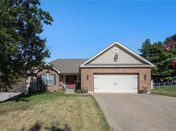 15 Chadwick Ln, Country Club, MO 64506