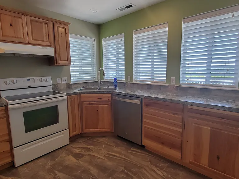 2452 N Rhode Island Ct — Photo 11