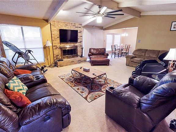 4th image of 917 Flagstone Dr