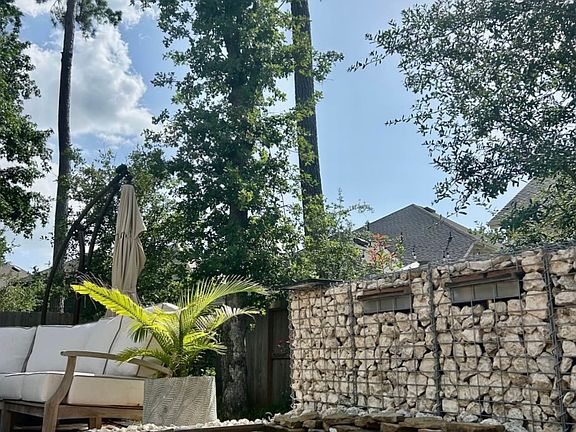 5th image of 322 Fan Palm Ct