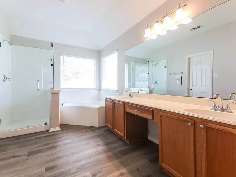 419 Creekview Dr — Photo 13