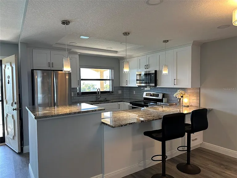 12500 Capri Cir N #401 — Photo 5