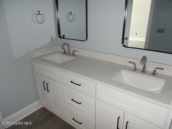 5th image of 1090 Seneca Dr